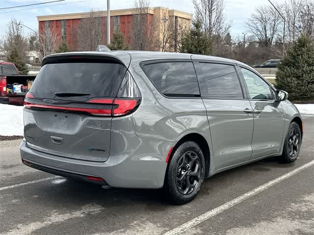 2022 Chrysler Pacifica Hybrid Touring L