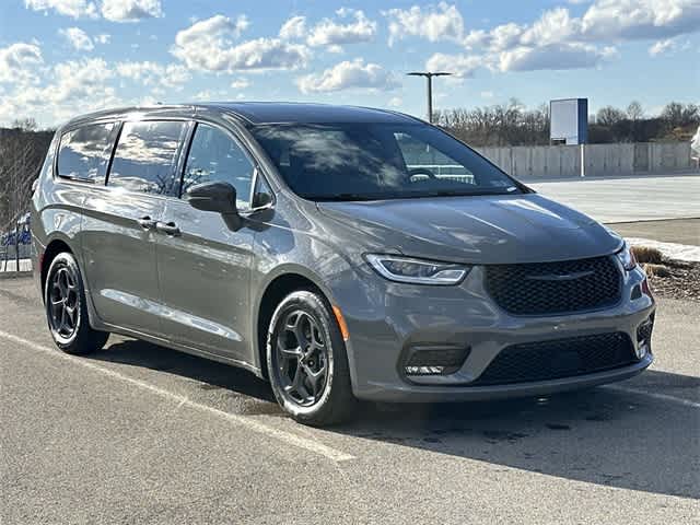 2022 Chrysler Pacifica Hybrid Touring L