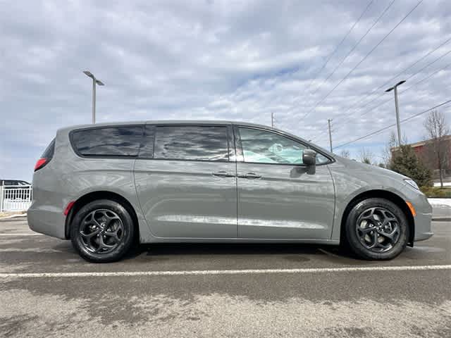2022 Chrysler Pacifica Hybrid Touring L