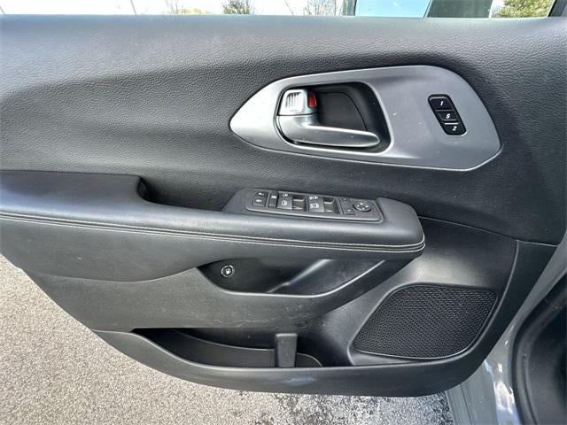 2022 Chrysler Pacifica Hybrid Touring L