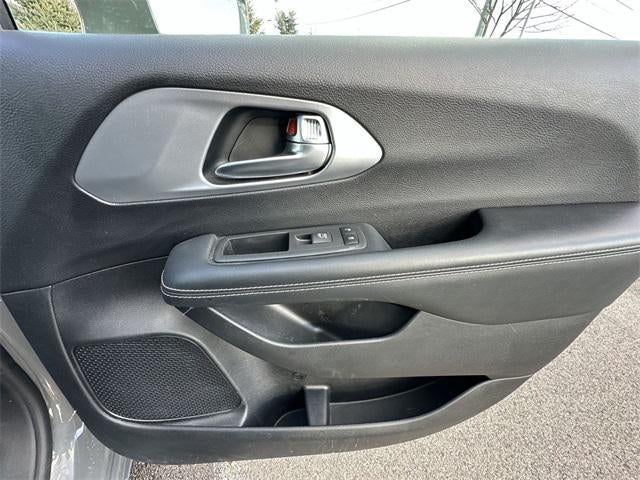 2022 Chrysler Pacifica Hybrid Touring L