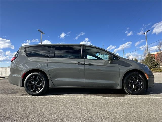 2022 Chrysler Pacifica Hybrid Touring L