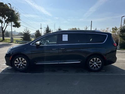 2023 Chrysler Pacifica Hybrid Pinnacle