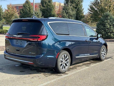 2023 Chrysler Pacifica Hybrid Pinnacle