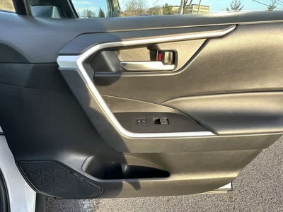 2023 Toyota RAV4 Hybrid SE