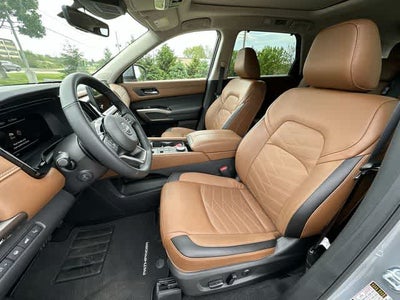 2025 Nissan Pathfinder Platinum