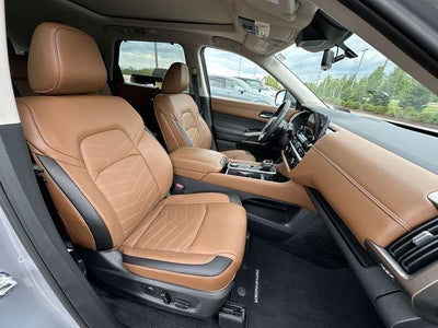 2025 Nissan Pathfinder Platinum