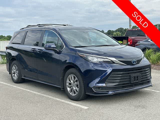 2024 Toyota Sienna LE