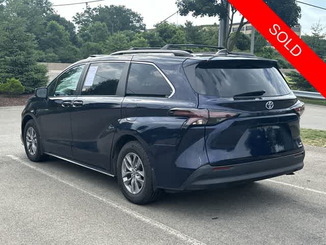 2024 Toyota Sienna LE