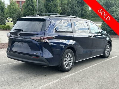 2024 Toyota Sienna LE