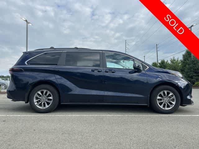2024 Toyota Sienna LE