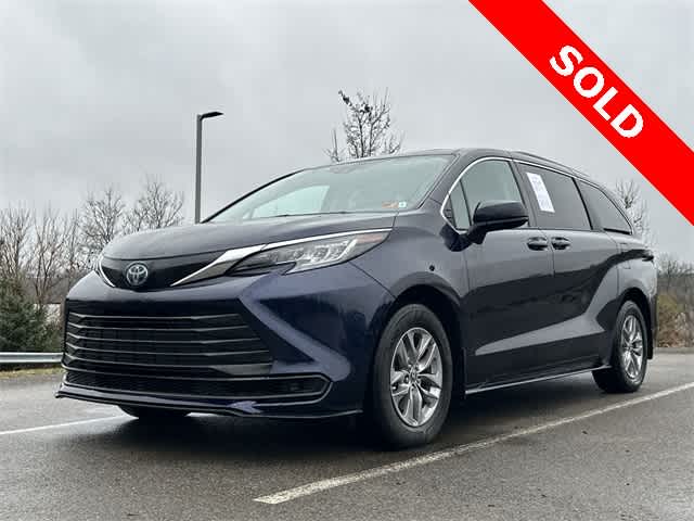 2022 Toyota Sienna LE