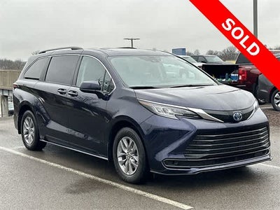 2022 Toyota Sienna LE