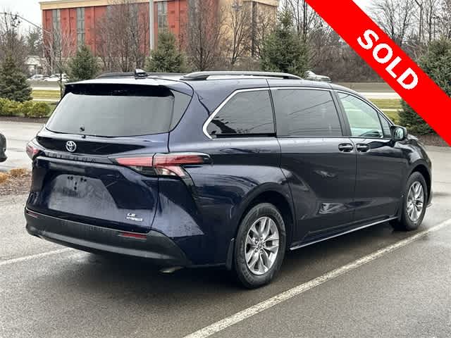 2022 Toyota Sienna LE