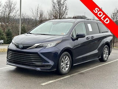 2022 Toyota Sienna LE