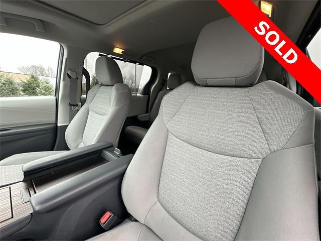 2022 Toyota Sienna LE