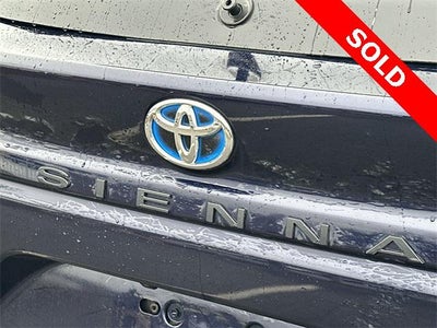 2022 Toyota Sienna LE