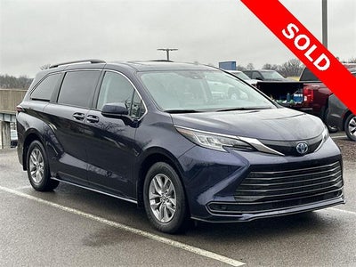2022 Toyota Sienna LE