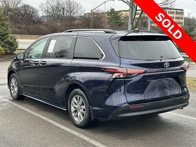 2022 Toyota Sienna LE
