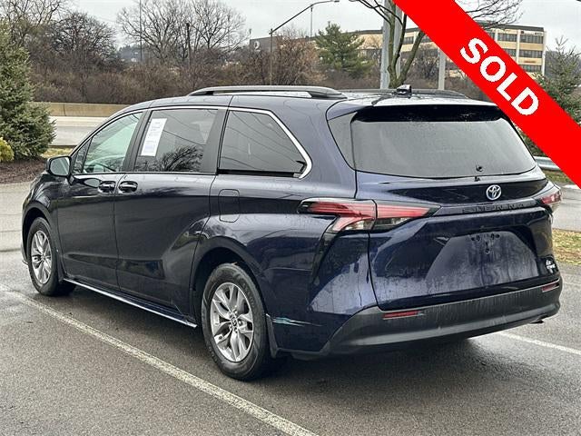 2022 Toyota Sienna LE