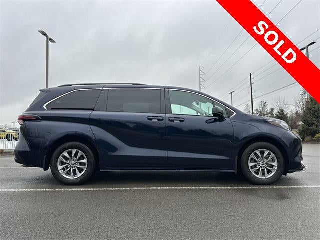 2022 Toyota Sienna LE