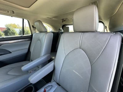 2025 Toyota Highlander Hybrid Platinum