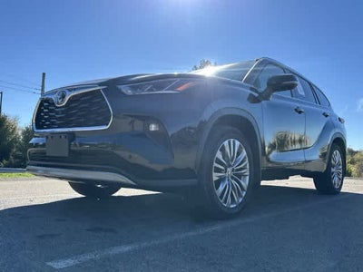 2025 Toyota Highlander Hybrid Platinum