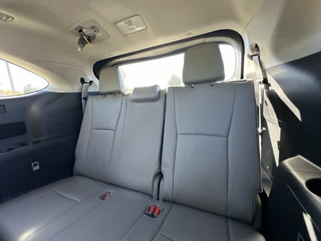 2025 Toyota Highlander Hybrid Platinum