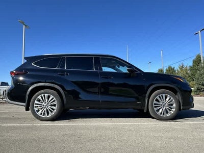 2025 Toyota Highlander Hybrid Platinum