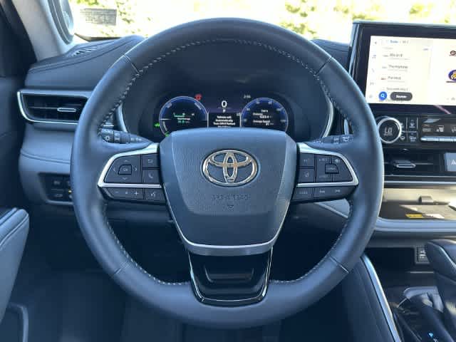 2025 Toyota Highlander Hybrid Platinum