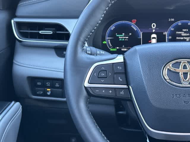 2025 Toyota Highlander Hybrid Platinum
