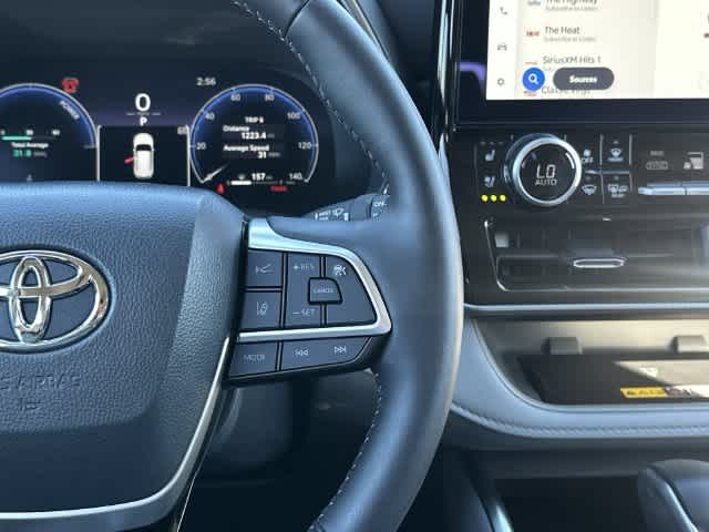 2025 Toyota Highlander Hybrid Platinum