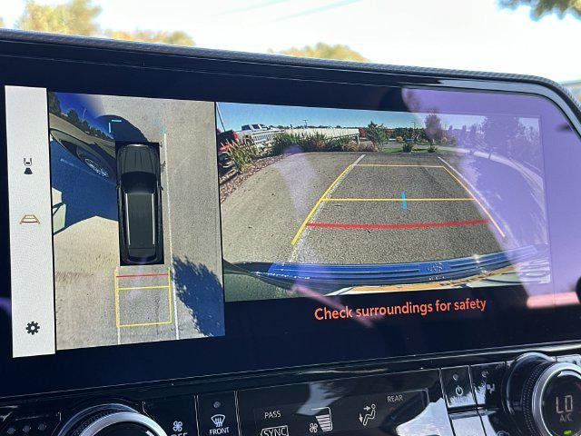2025 Toyota Highlander Hybrid Platinum