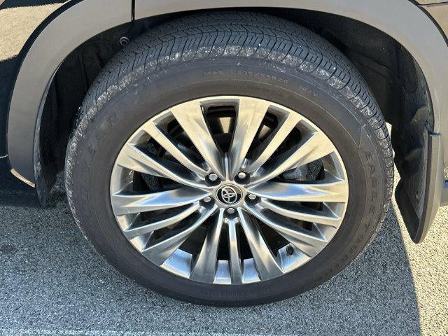2025 Toyota Highlander Hybrid Platinum