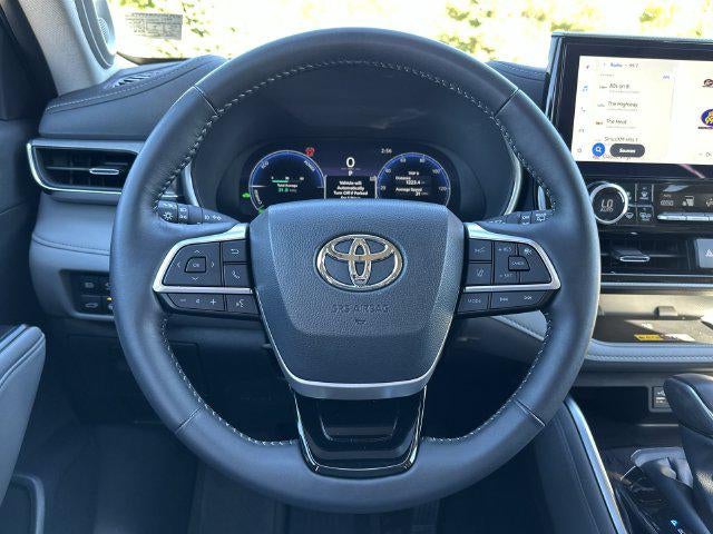 2025 Toyota Highlander Hybrid Platinum