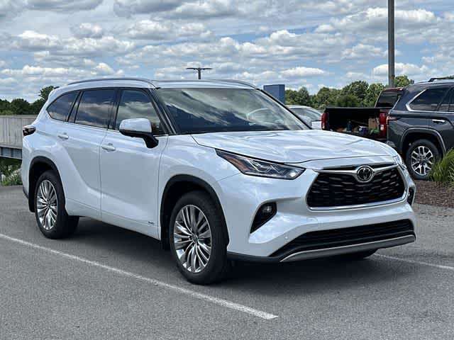 2026 Toyota Highlander Hybrid Platinum
