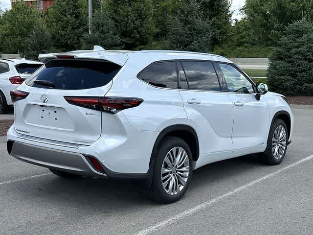 2026 Toyota Highlander Hybrid Platinum
