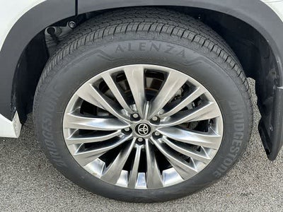 2026 Toyota Highlander Hybrid Platinum