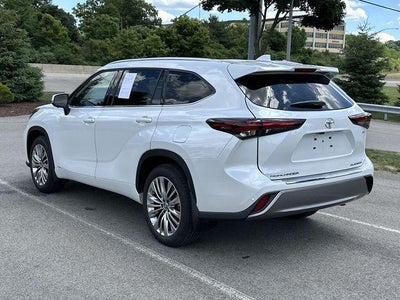 2026 Toyota Highlander Hybrid Platinum