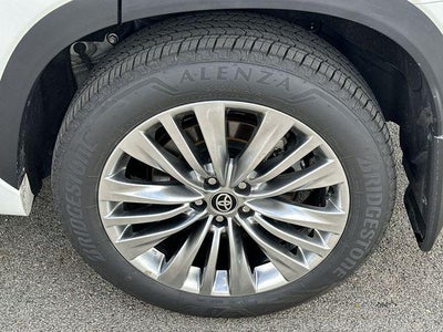2026 Toyota Highlander Hybrid Platinum