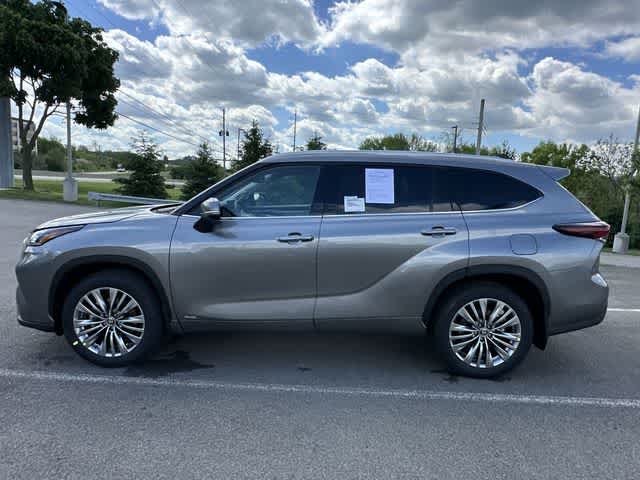 2026 Toyota Highlander Hybrid Platinum