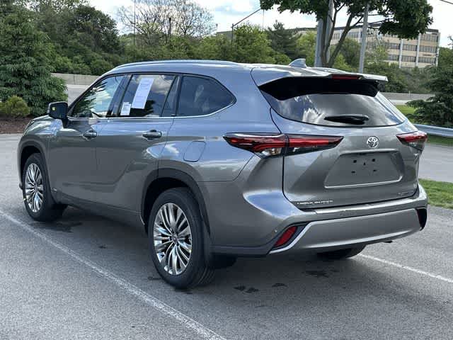 2026 Toyota Highlander Hybrid Platinum