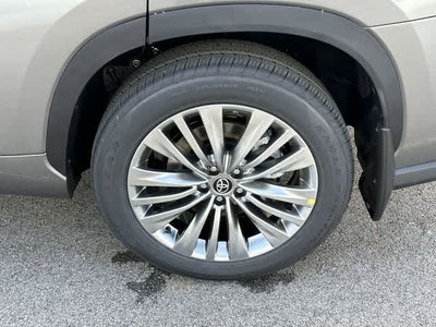 2026 Toyota Highlander Hybrid Platinum