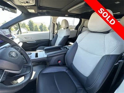 2025 Toyota Sienna Platinum