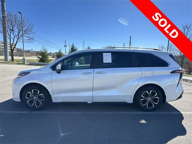 2025 Toyota Sienna Platinum