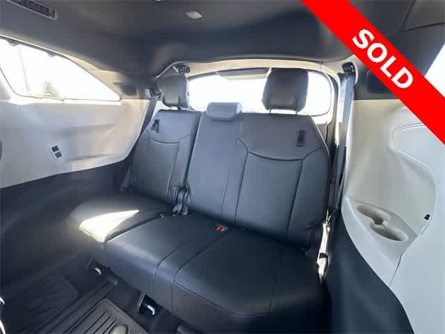 2025 Toyota Sienna Platinum