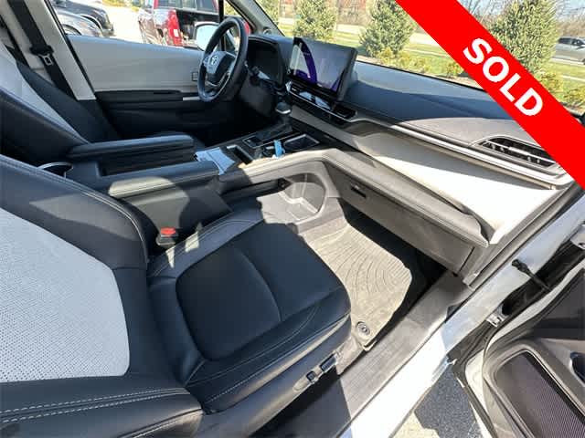 2025 Toyota Sienna Platinum