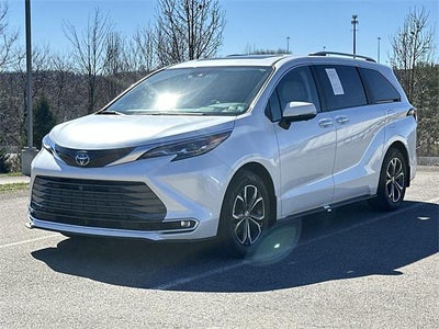 2025 Toyota Sienna Platinum