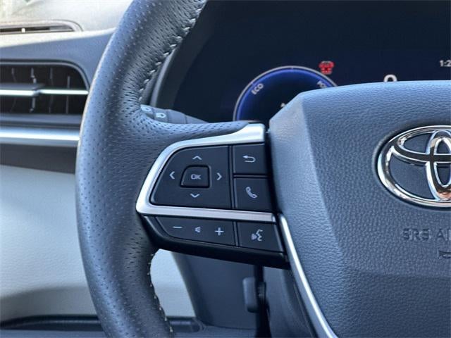 2025 Toyota Sienna Platinum