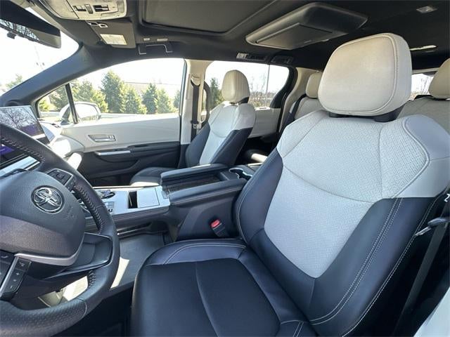 2025 Toyota Sienna Platinum